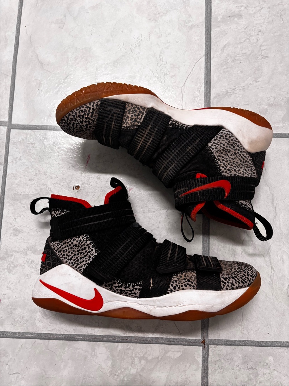 Mens Nike Lebron soldier 11 safari velcro sneakers size 11.5